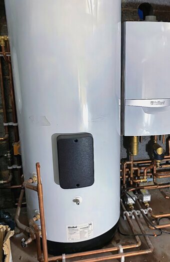 https://plumbercloverdale.com.au/uploads/2025/06/hot-water-410504.jpg