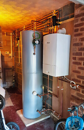 https://plumbercloverdale.com.au/uploads/2025/06/hot-water-684599.jpg